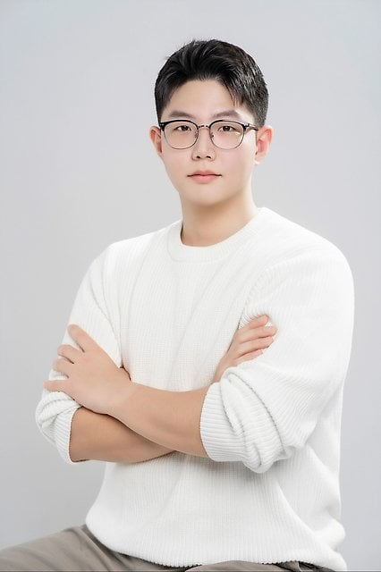 'AI 잘 쓰는 법' 그만 배우세요, 회사 6개를 AI로 굴리는 대표가 당신 일에 직접 붙여드립니다