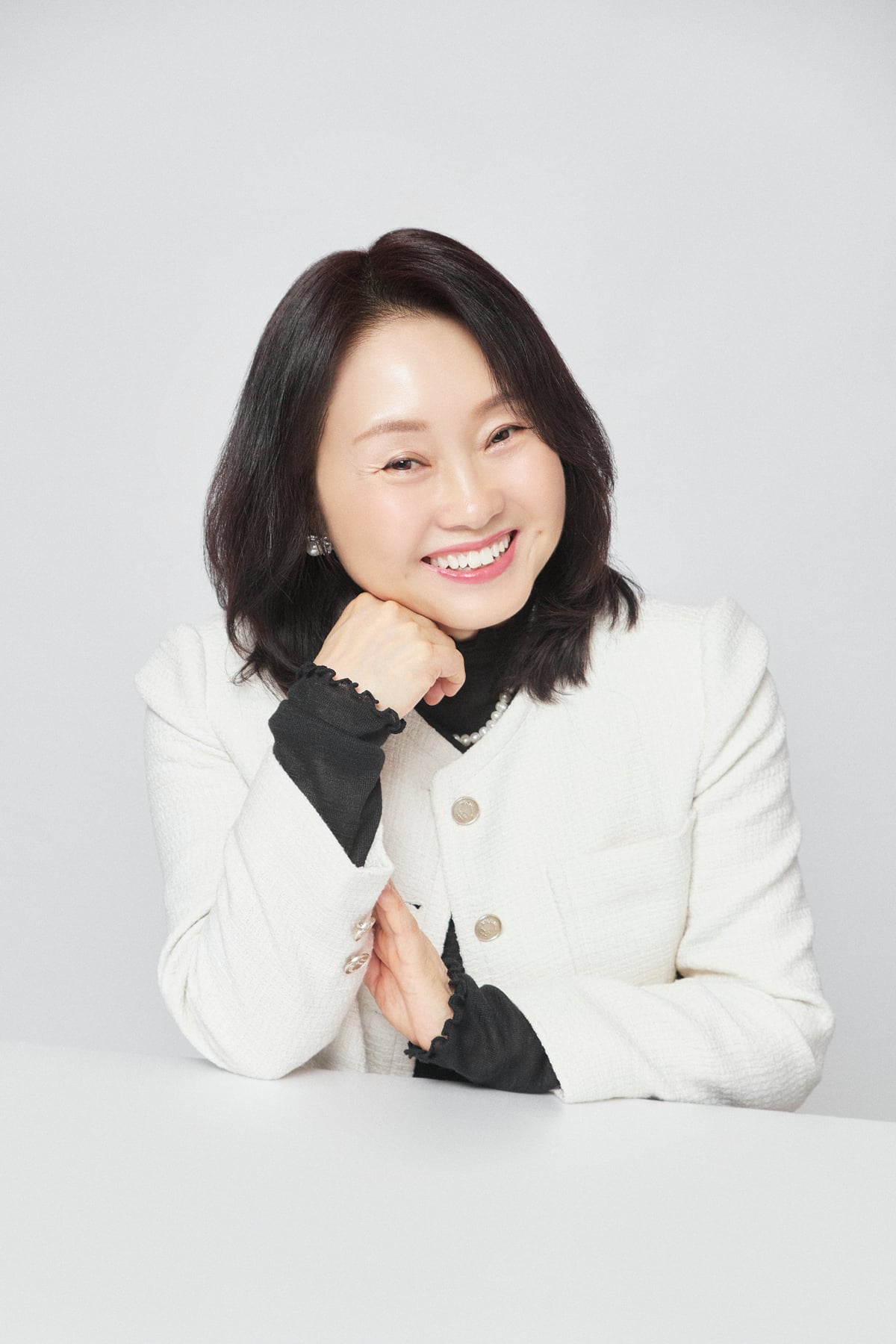 인디고 북살롱 6월 북토크: 서보 머그더의 [도어]